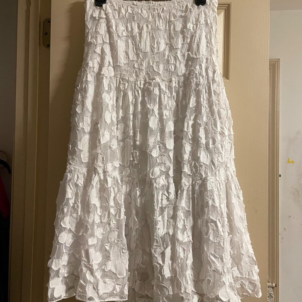 Elegant White Lace Skirt